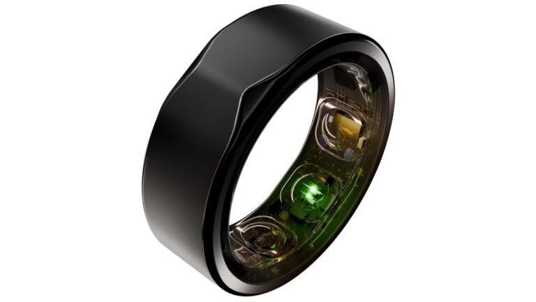 The Valour Ring 1 is engineered with a premium titanium construction that balances durability with comfort for all-day wear. Measuring 8mm × 2.9mm, the ring is designed to be worn continuously, including during sleep and workouts.